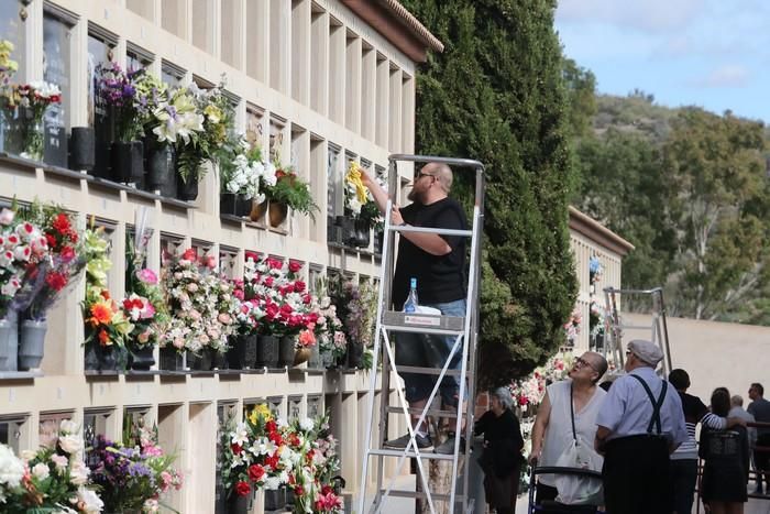 Día de Todos los Santos en el cementerio de Lorca