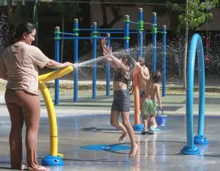 La ciudad suma otro récord con 40,7º en un mes de junio y Leiro llega a los 41,2º