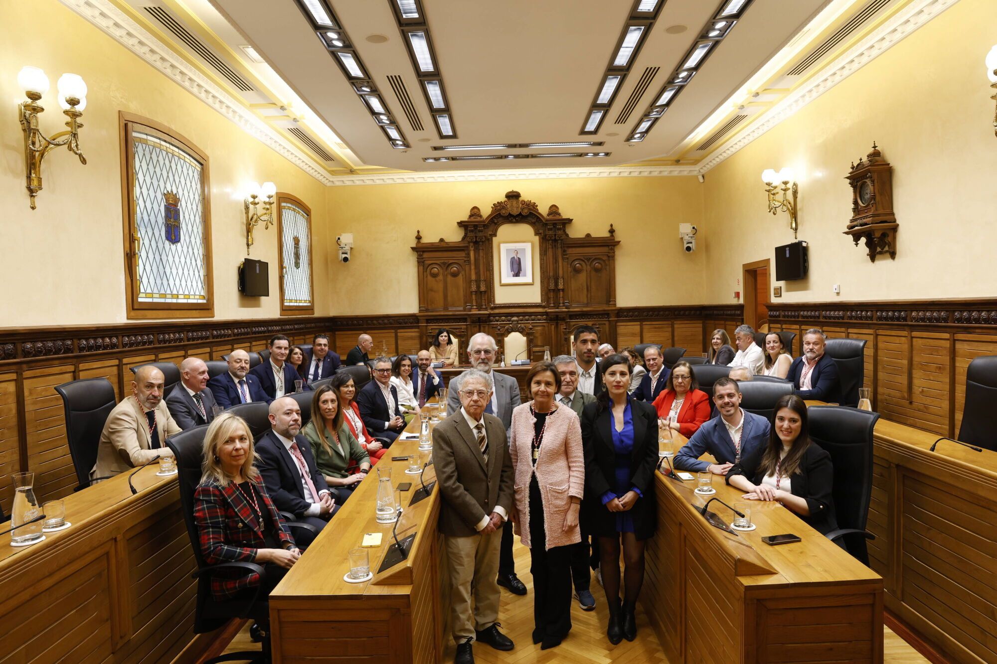 EN IMÁGENES: Gijón honra a sus vecinos ejemplares, ahora sí, tras la interrupción provocada por el apagón