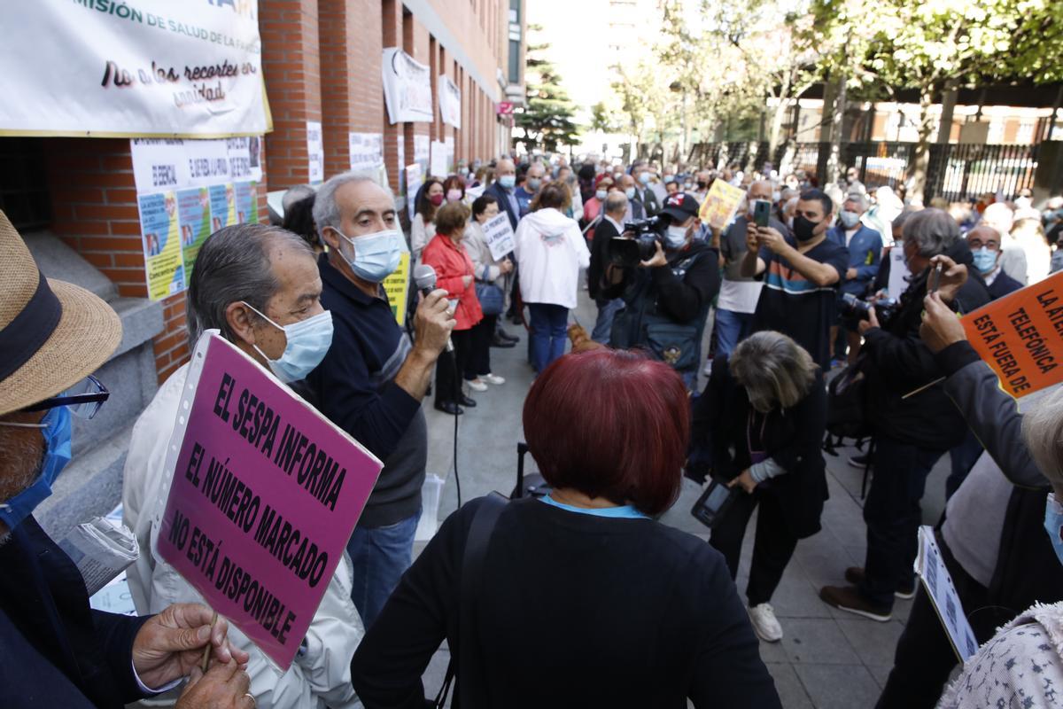 Manifestación vecinal contra el cierre de centros de salud en horario ...