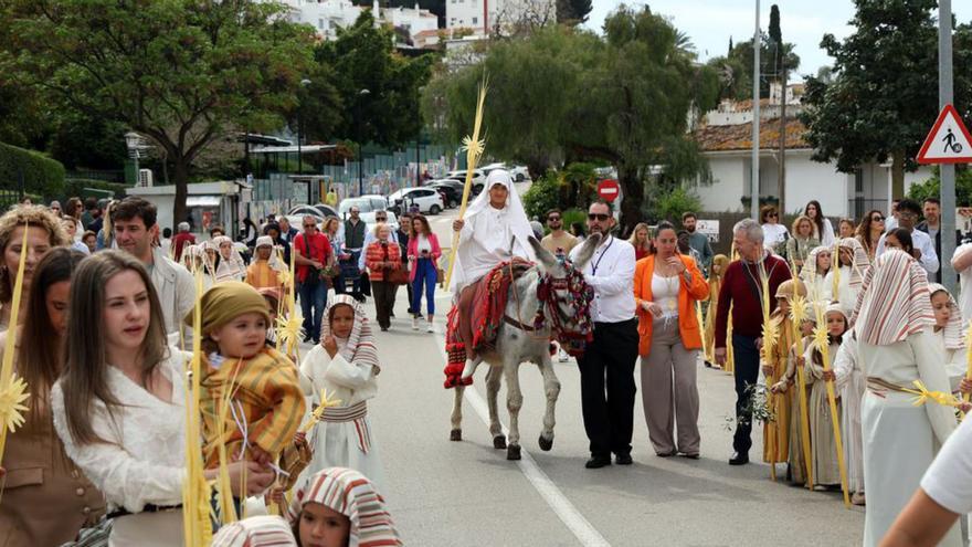 La procesión de la Pollinica Viviente, de Nueva Andalucía, ayer. | L.O.
