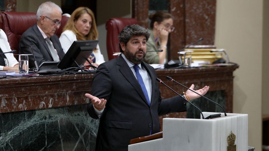 López Miras busca el cuerpo a cuerpo con el PSOE: &quot;Valentía es levantar la voz contra la corrupción&quot;