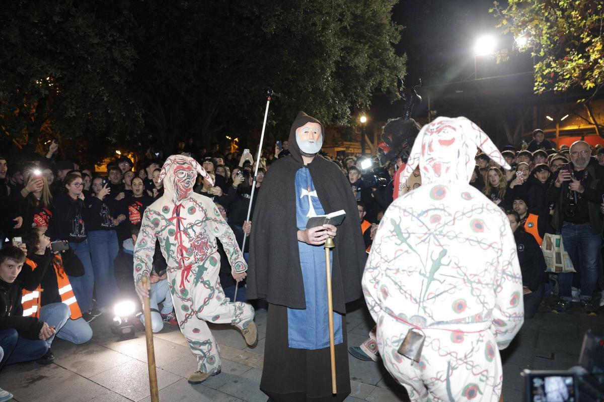 Sant Antoni se encomienda a sus fieles en un Primer Ball multitudinario en Manacor Sant Antoni se encomienda a sus fieles en un Primer Ball multitudinario en Manacor