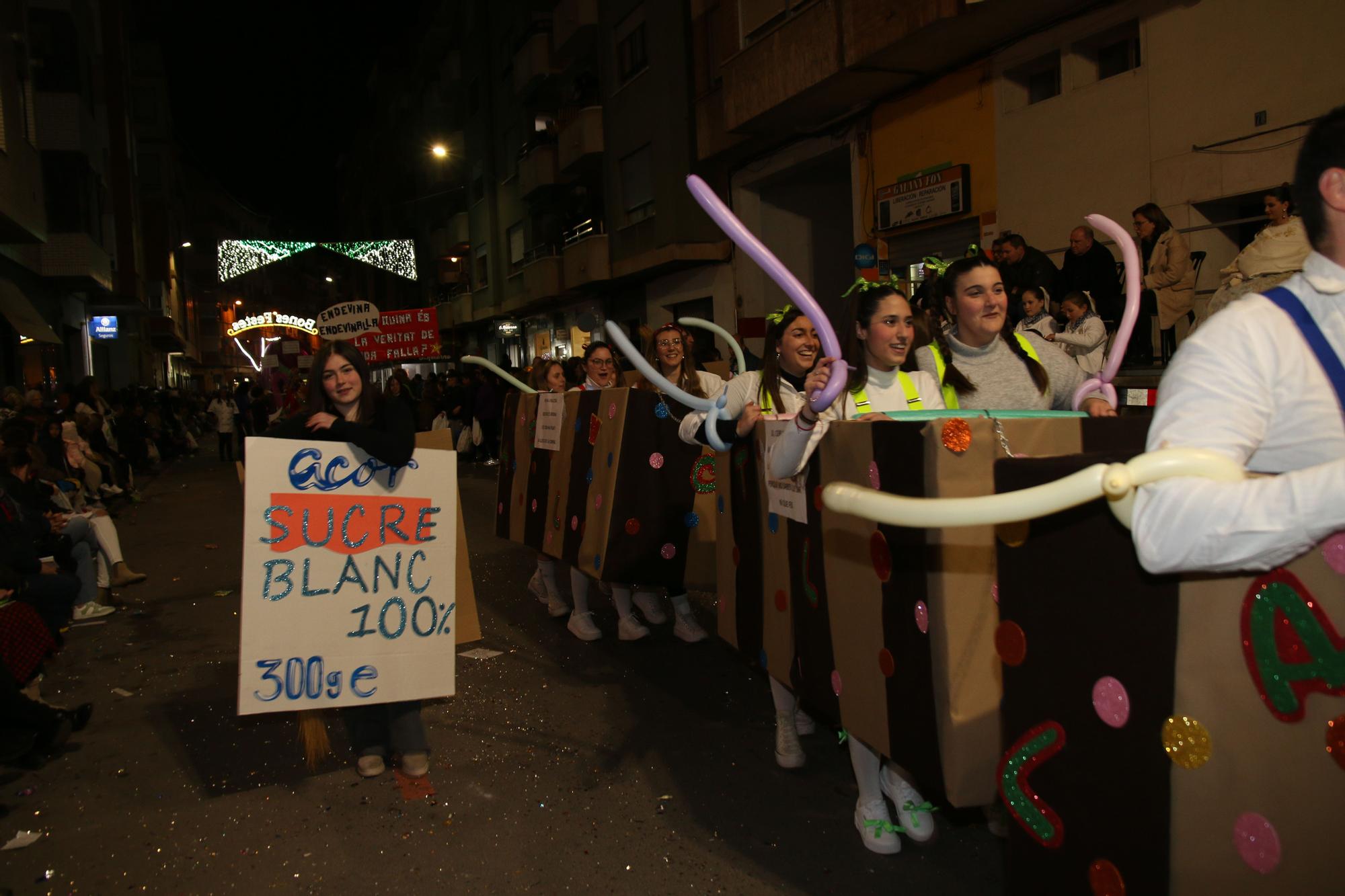 FOTOGALERÍA I La cabalgata del Ninot de Burriana, en imágenes