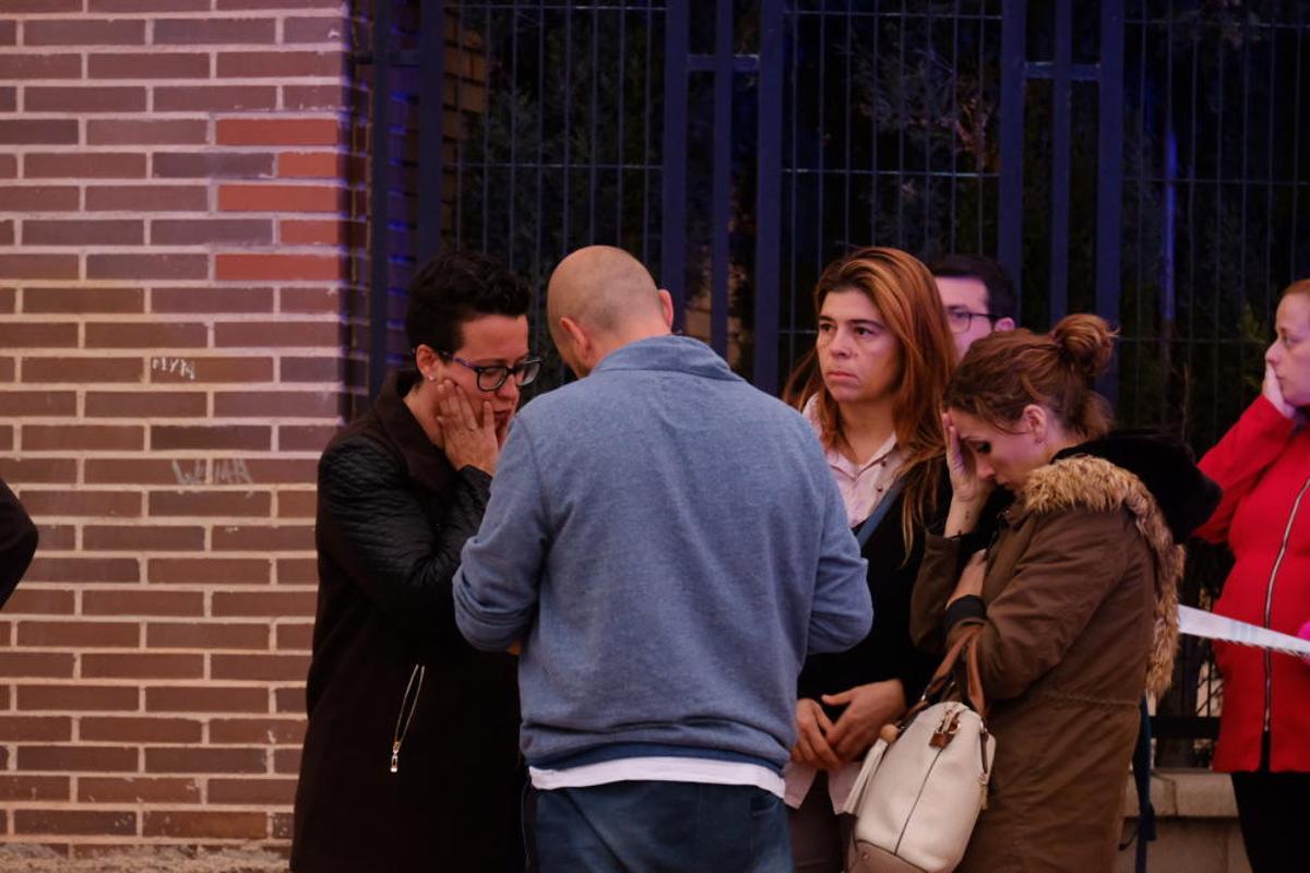 Un hombre dispara 5 veces a su pareja delante de su hijo en un colegio ...