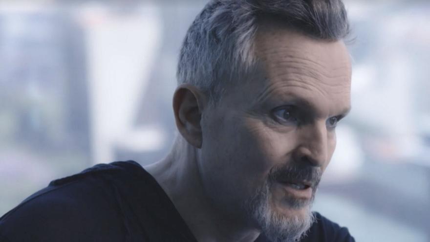 La desmedida y violenta reacción de Miguel Bosé al preguntarle por Nacho Palau y su participación en &#039;Supervivientes&#039;