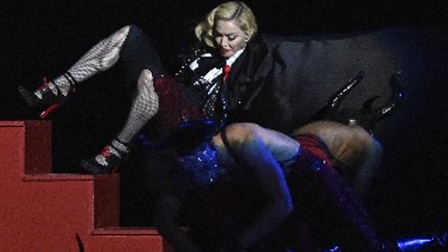 La caída de Madonna en los Brit Awards