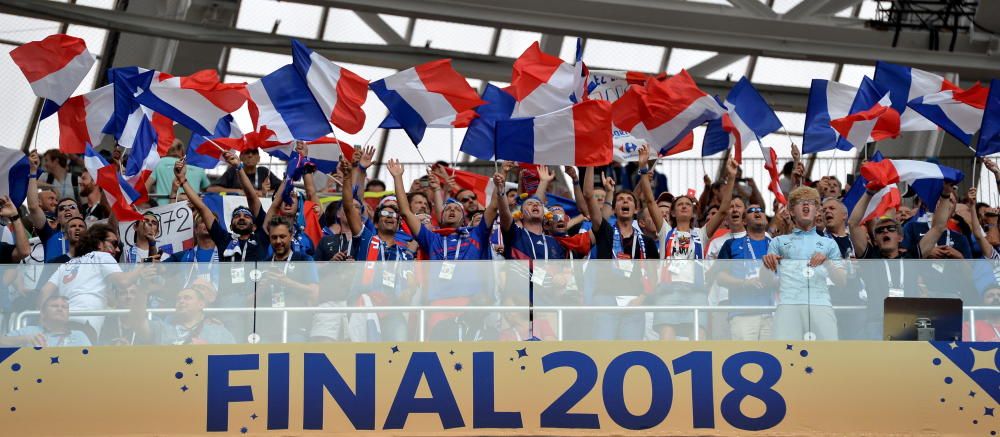 Las aficiones de Francia y Croacia en la final del Mundial