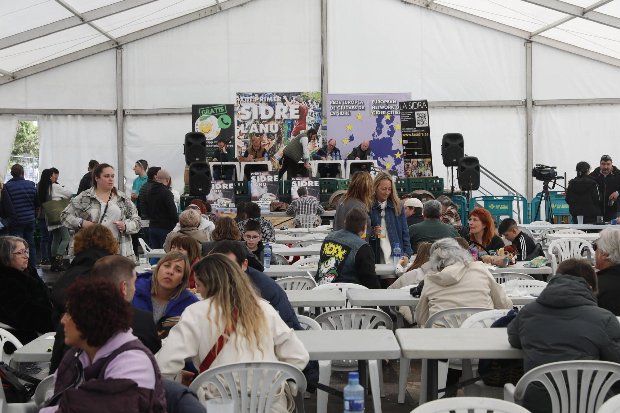 La clausura de la Primer Sidre l'añu en Gijón, en imágenes