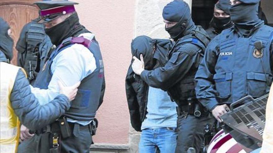 La novia de uno de los yihadistas de Cataluña quería captar a sus primas de Badajoz