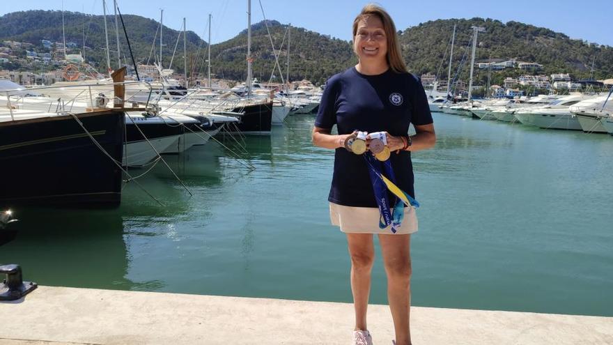 Violeta del Reino posa con las medallas obtenidas en los mundiales y en el Europeo de Austria.