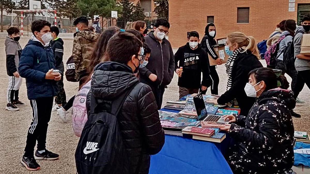 Los alumnos del IES San Isidoro de Cartagena se han interesado por la lectura gracias a ‘Bibliopatio’. | A.C.