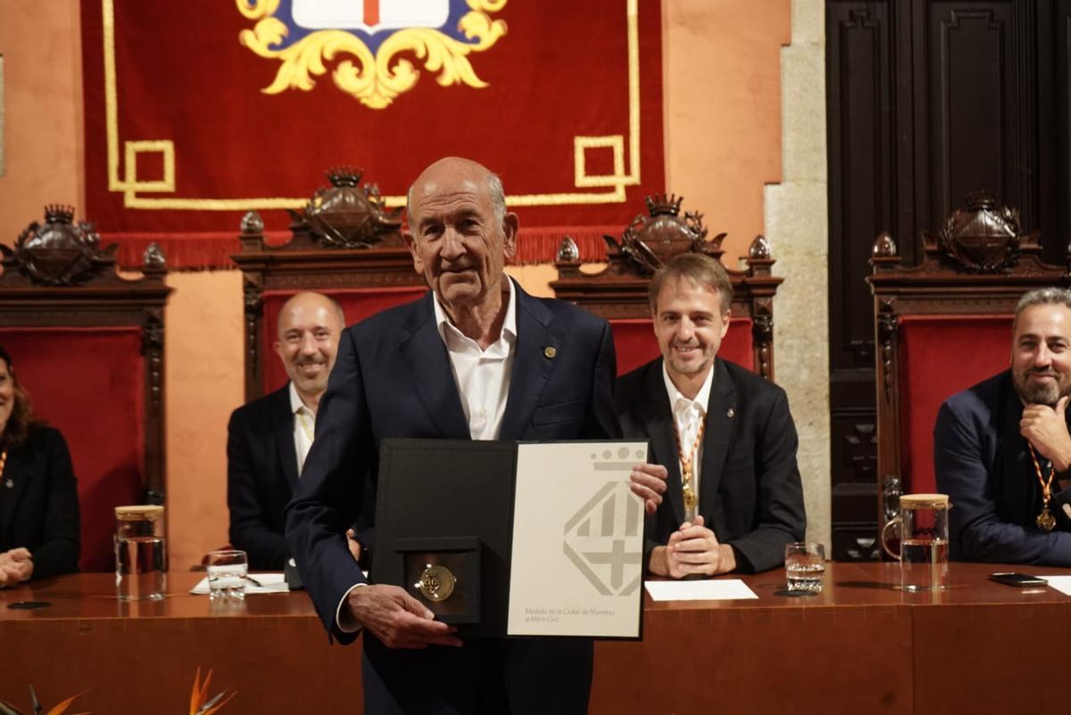 Catllà amb la distinció