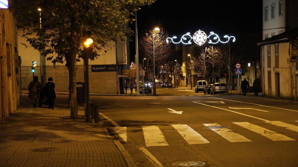 Iluminación navideña instalada en la rúa de Vista Alegre/Antonio hernández