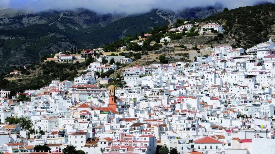 Cómpeta busca terrenos para una planta fotovoltaica que no altere su singular paisaje