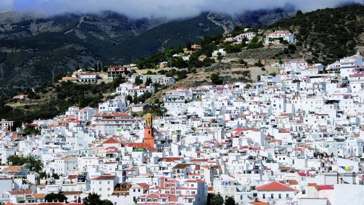 Vista panorámica del casco histórico competeño, uno de los que más visitantes atrae durante todo el año en la comarca de la Axarquía. | L. O.  