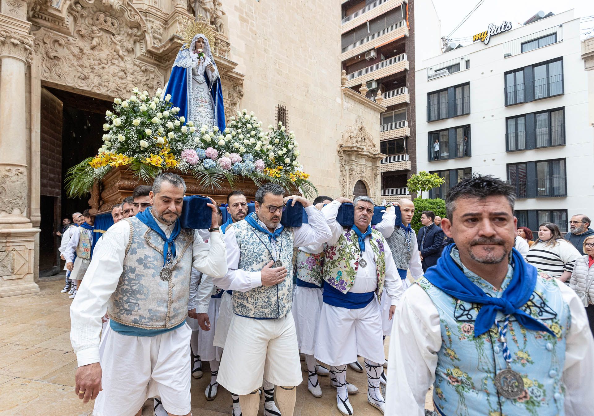 La lluvia impide el encuentro entre la Virgen de la Alegría y el Cristo Resucitado