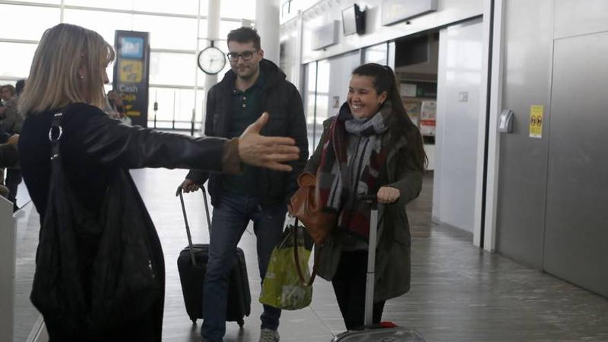 Nervios y cancelaciones en el aeropuerto de Zaragoza