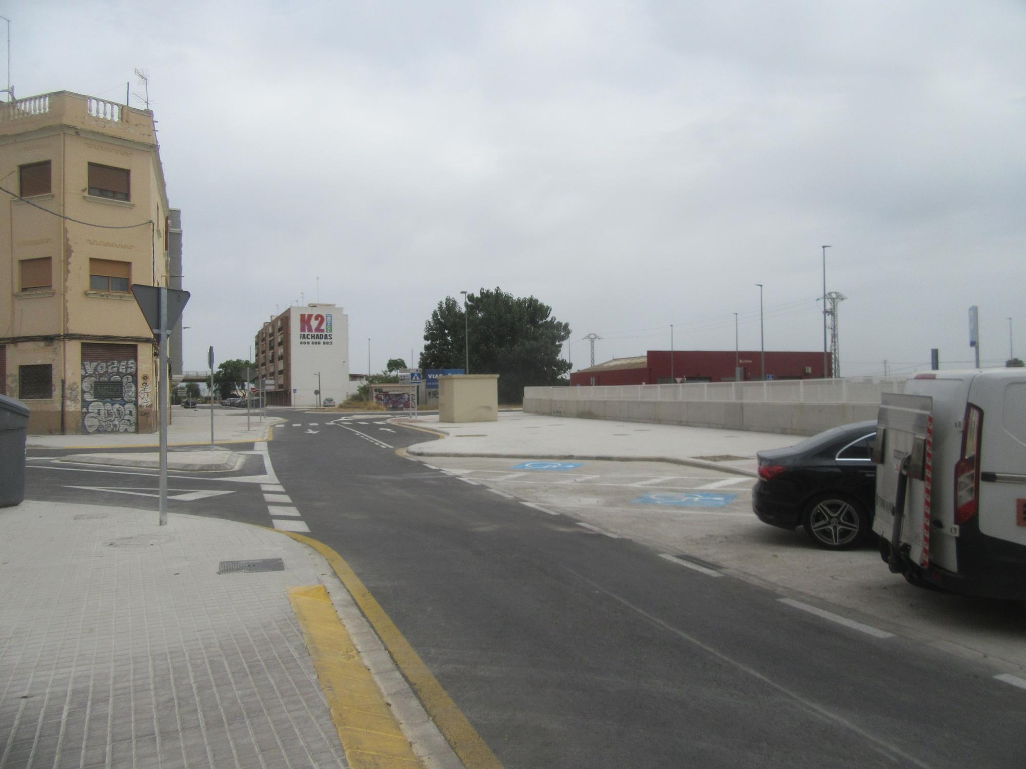 Salida de la calle València a la rotonda entre las calles Mariano Benlliure y Antonio Maura.