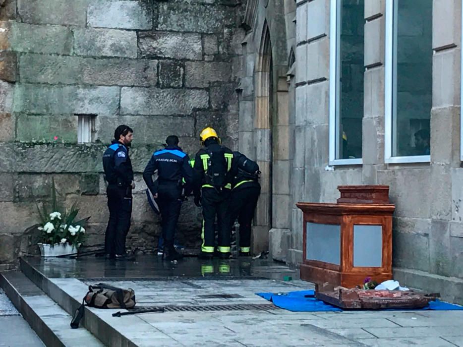 Arde el retablo de la capilla de las Ánimas en Pon