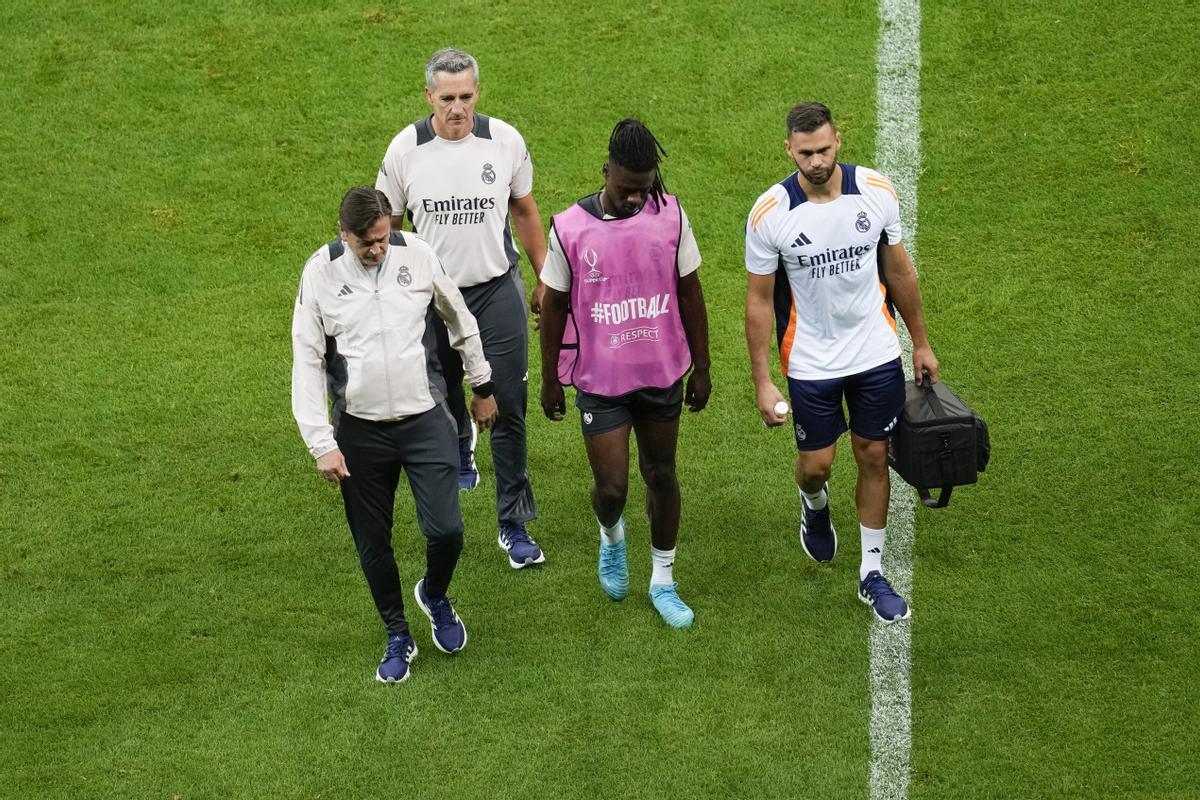 Camavinga pudo salir por su propio pie del entrenamiento del Real Madrid en Varsovia.