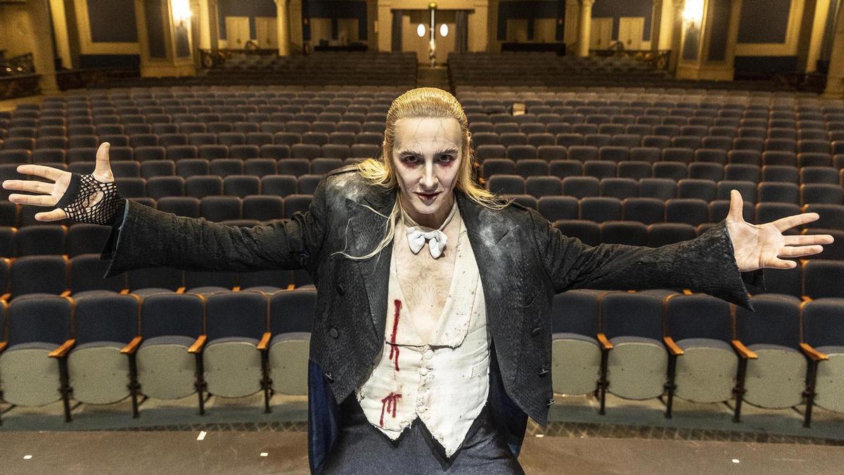 El actor protagonista de ‘The Rocky Horror Picture Show’, Kristian Lavercombe, presenta el montaje en el teatro Coliseum.