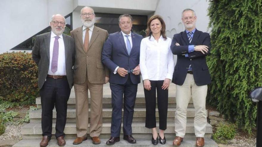 Responsables de los tres clubes financieros gallegos, ayer, reunidos en A Coruña.