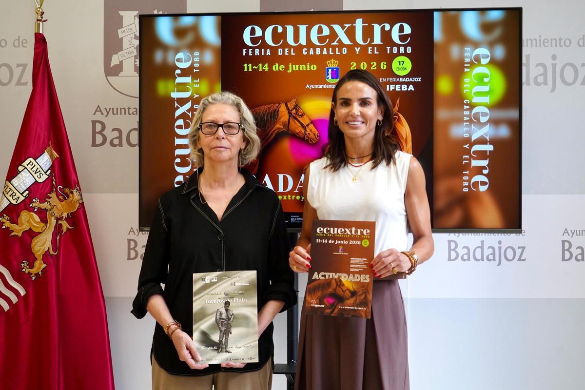 La directora de Ifeba, Pepa Dueñas, y la concejala Elena Salgado, durante la presentación.