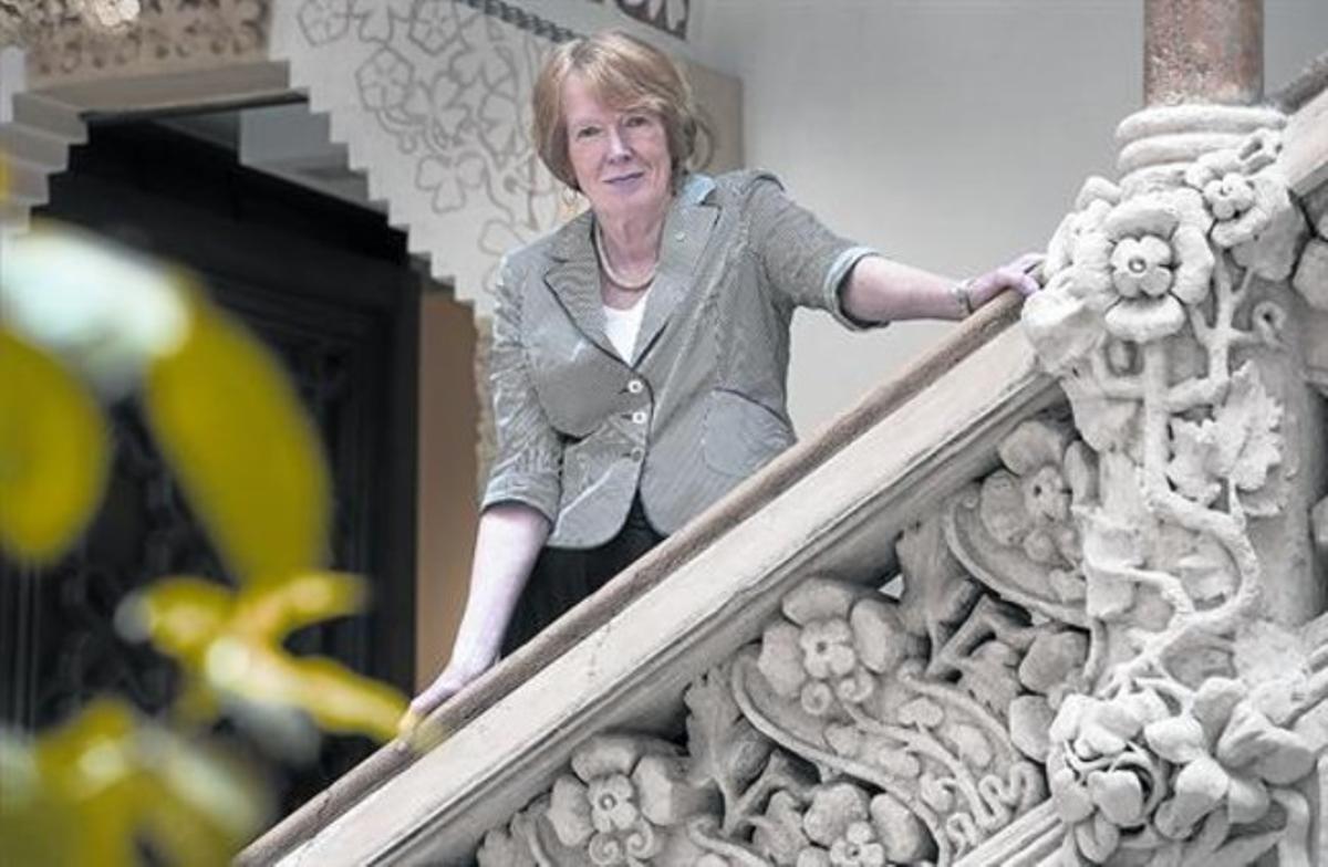 Margaret MacMillan, al pati del Palau Macaya, seu de l’Obra Social La Caixa.