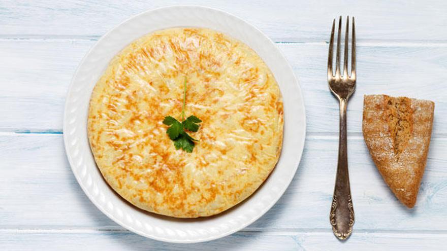 Cómo hacer la tortilla de croissant, paso a paso