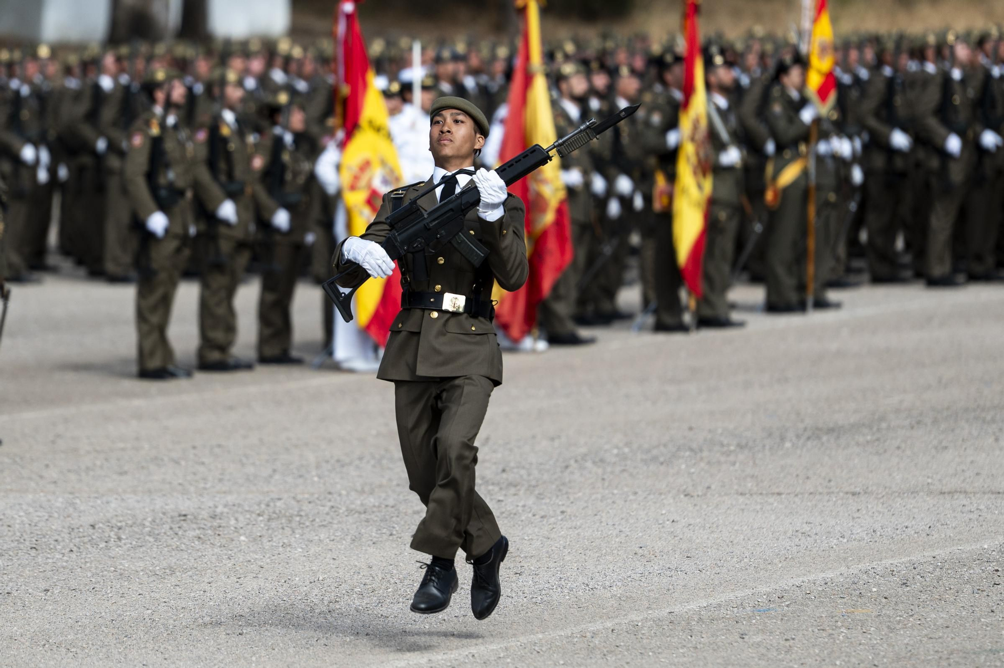 EN IMÁGENES | Multitudinaria jura de bandera en Cáceres con récord de mujeres soldado