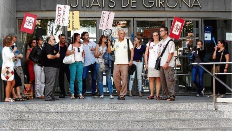 Suport a la vaga però des de la feina, per no perdre més sou