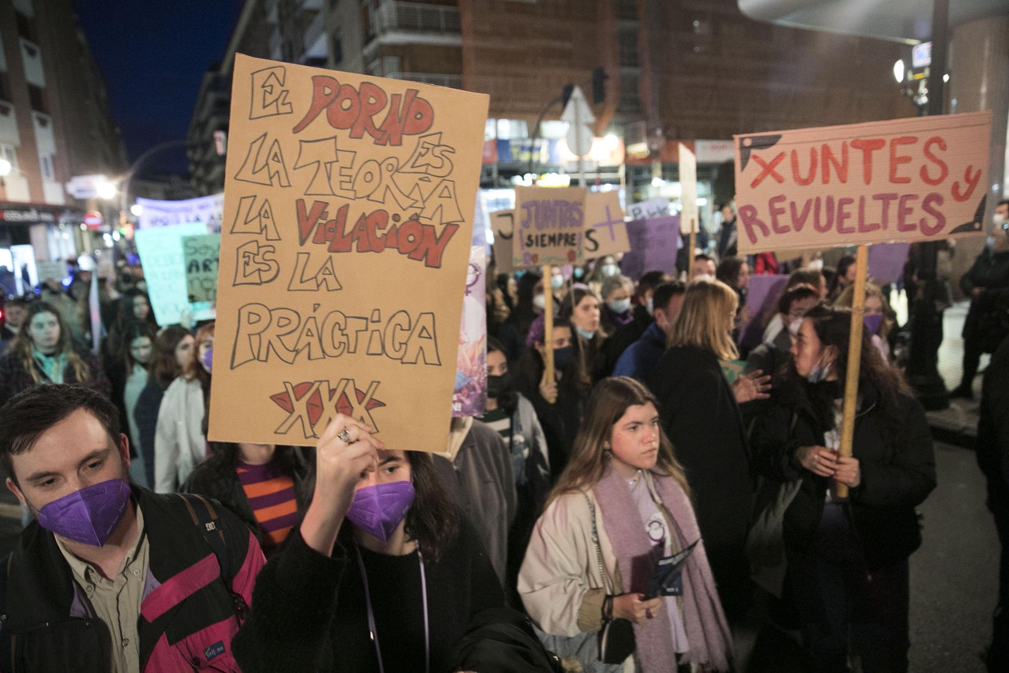 Gijón, teñido de morado por el 8-M