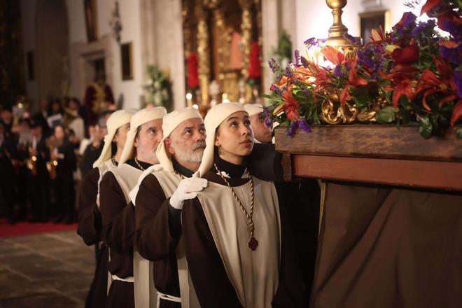 Semana Santa en A Coruña: procesión bajo techo en la iglesia de la Orden Tercera