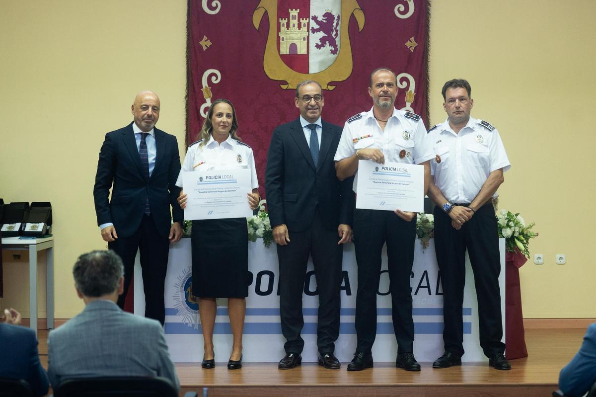 Galería | Así ha sido la entrega de distinciones a los agentes de la Policía Local de Cáceres por la festividad de la Virgen del Carmen