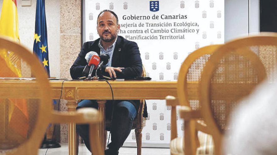 El consejero de Transición Ecológica, José Antonio Valbuena, ayer en rueda de prensa.