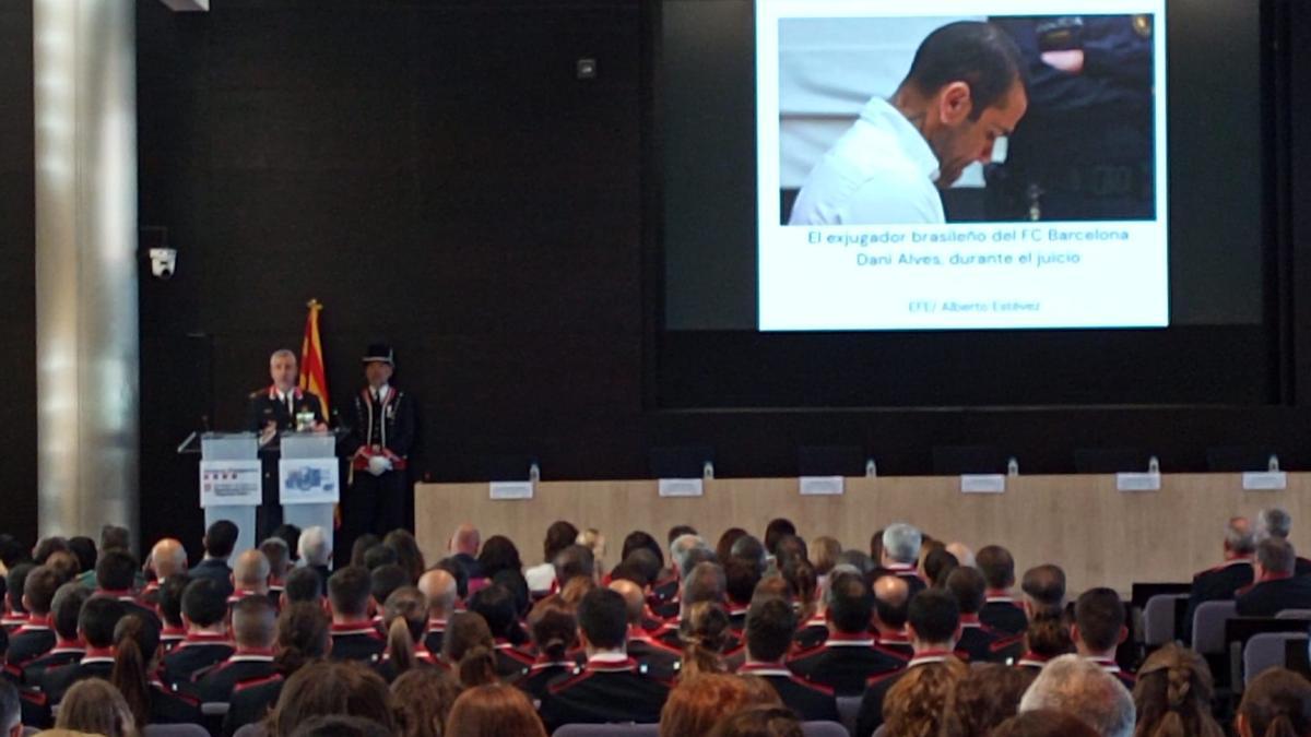 Imagen del comisario Chacón en su intervención en este acto de Mossos