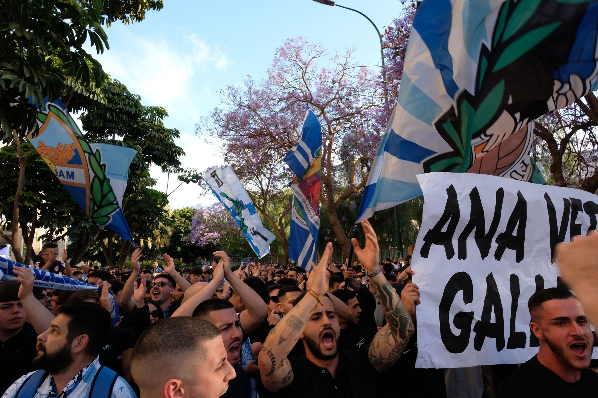 La protesta de la afición antes del Málaga CF - CD Mirandés, en imágenes