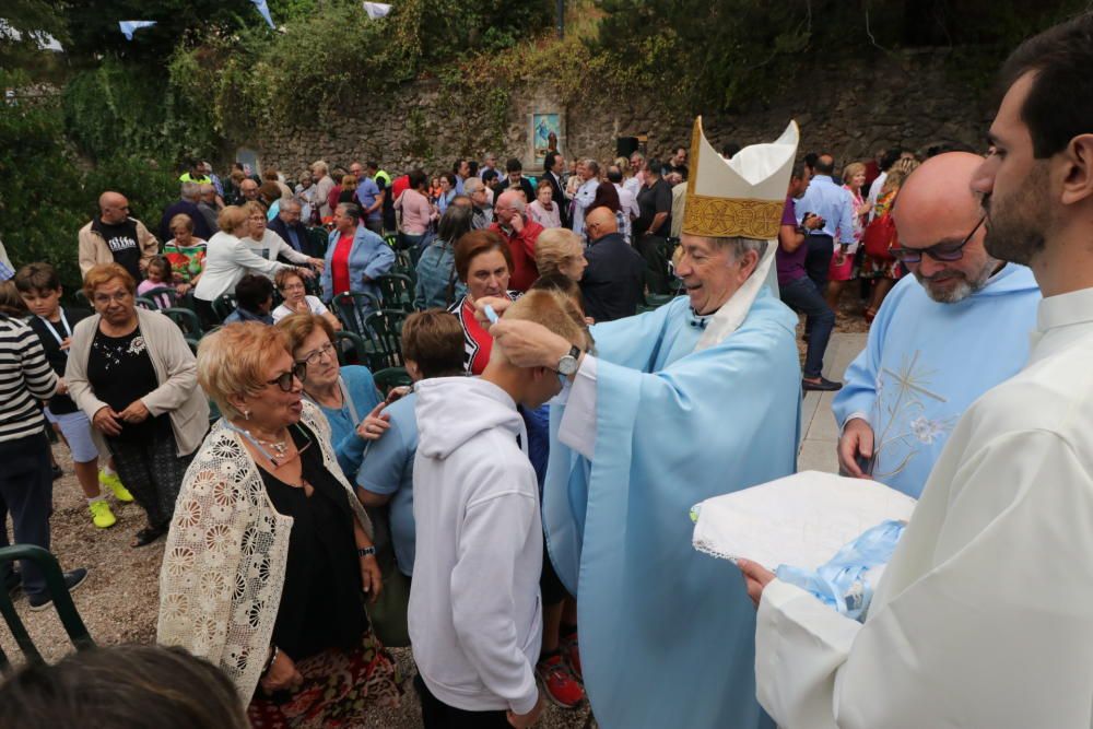 Alcoy rinde honores a su patrona