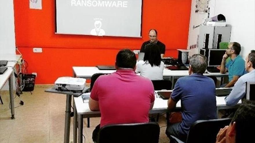 Un curso enseña a evitar los virus informáticos