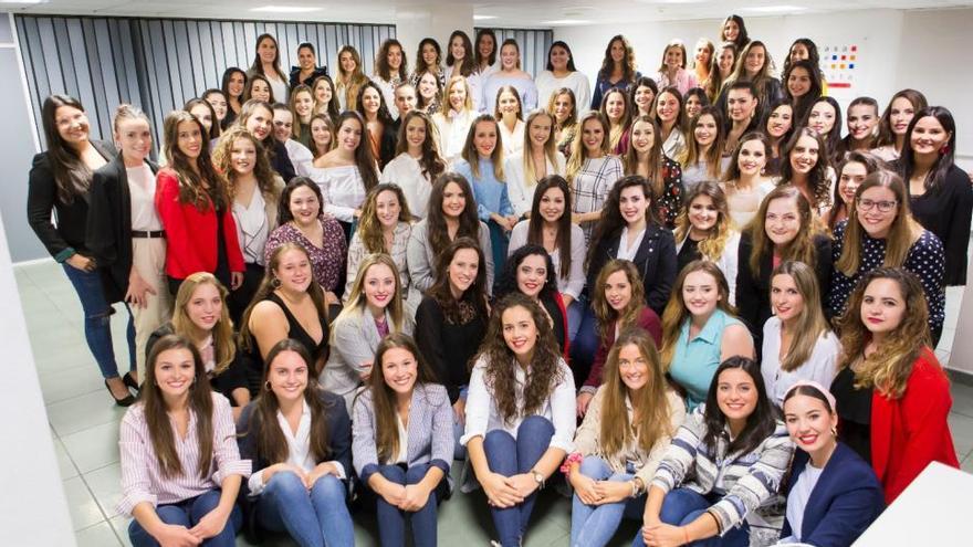 Las candidatas a Bellea de 2020, con la actual representante, Isabel Bartual