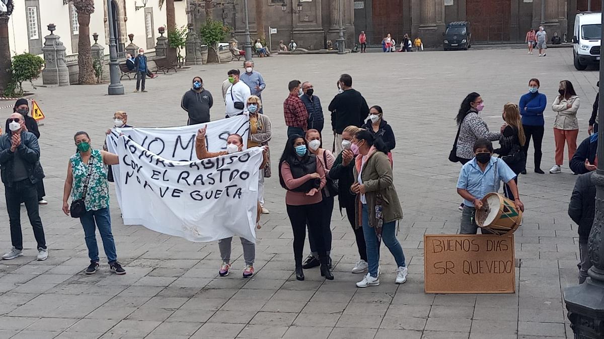 Concentración este viernes de la asociación Rastro Parque Blanco frente a las Casas Consistoriales