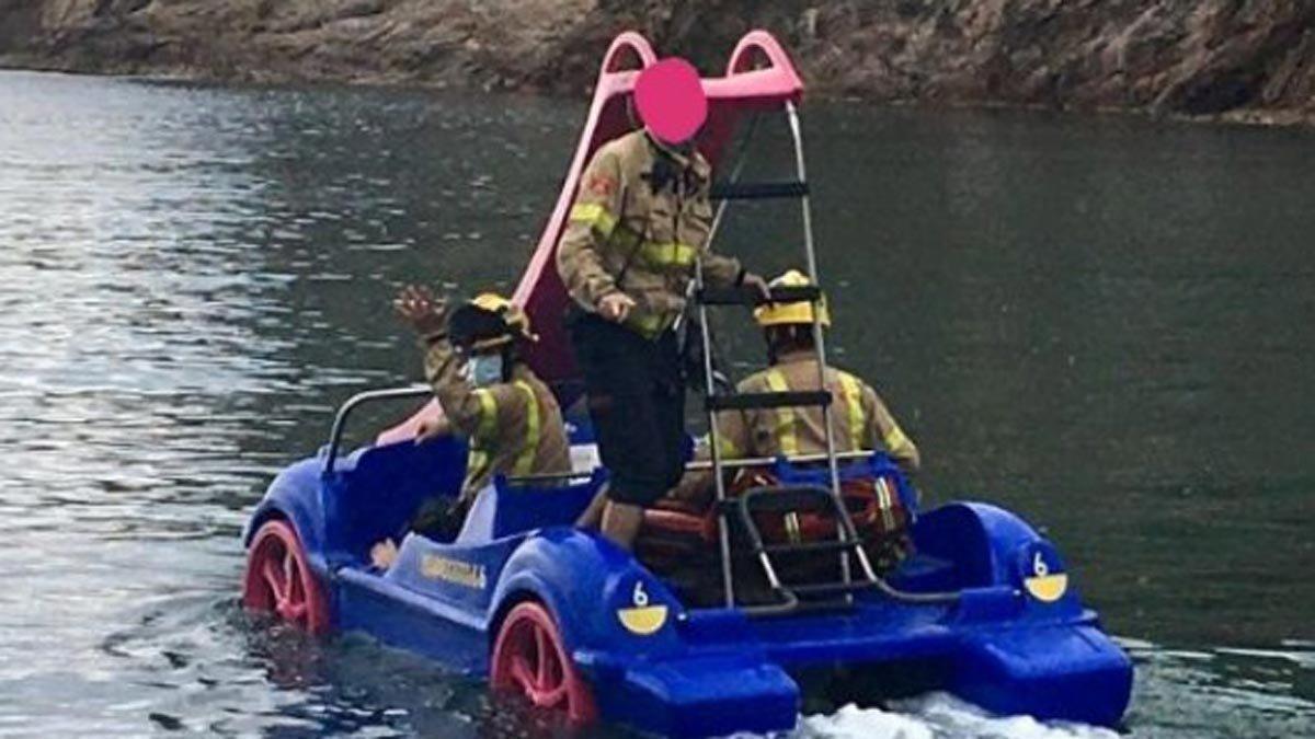 El rescate en patinete acuático de un submarinista en Tossa de Mar