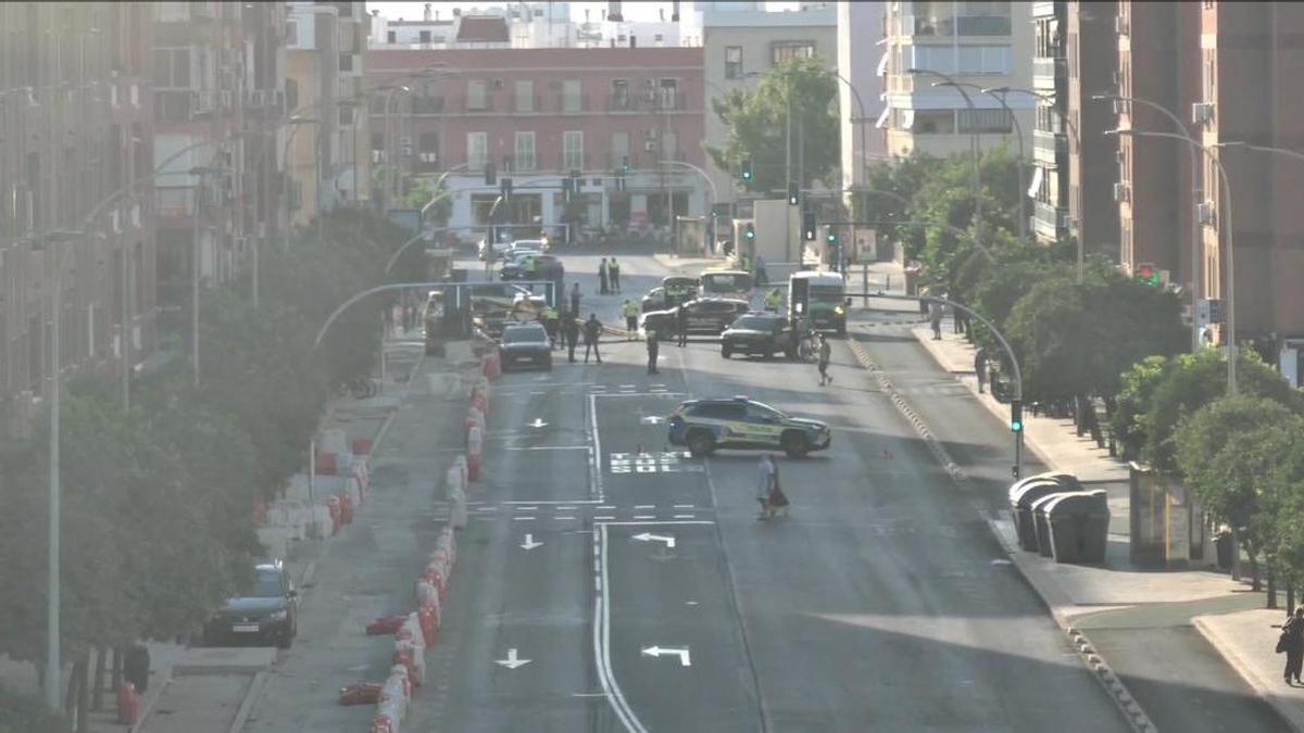 Accidente en José Laguillo entre un coche y una patrulla de Policía