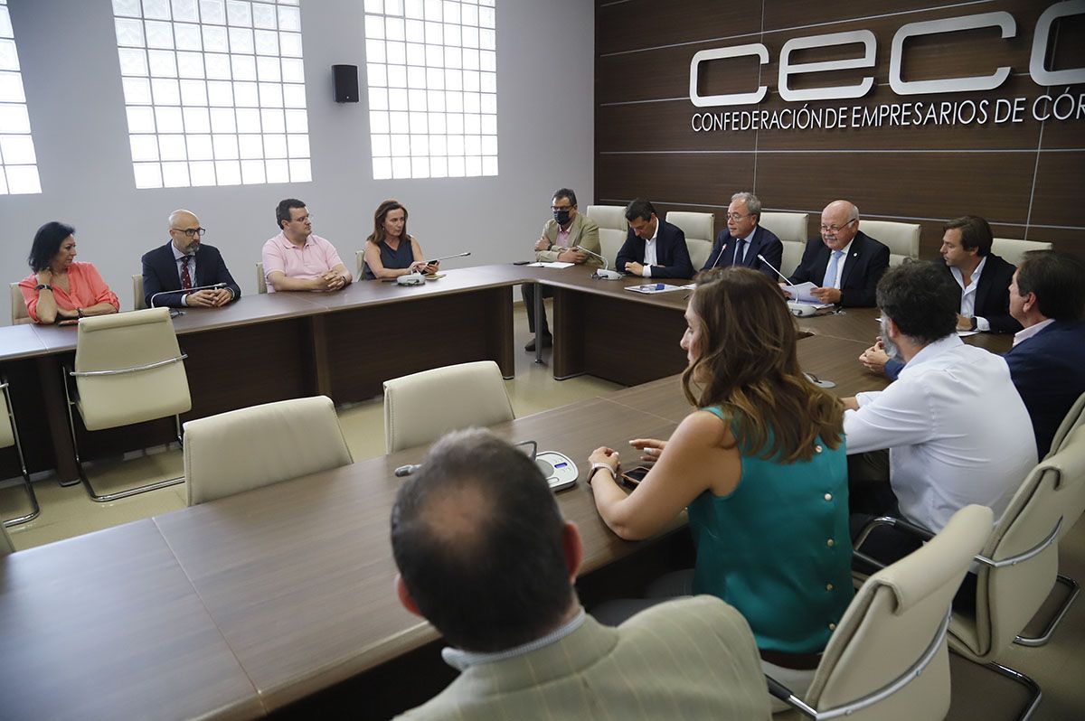 Jesús Aguirre y Antonio Repullo con la junta directiva de CECO