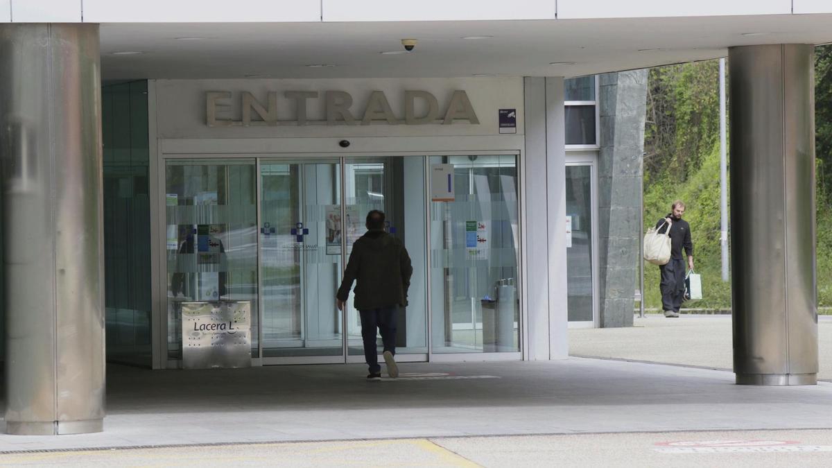 Entrada del hospital Álvarez Buylla de Mieres. | LNE
