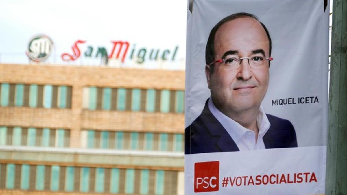 Un primer plano de Miquel Iceta ilustra el cartel electoral del PSC.