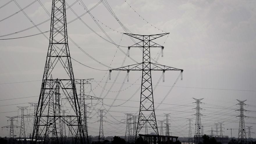 Las grandes eléctricas ponen en duda la &quot;independencia y objetividad&quot; de la investigación europea del apagón