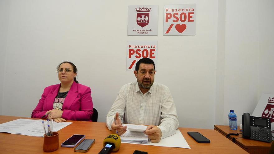 El PSOE de Plasencia afirma que no se paga a la empresa de las escaleras mecánicas