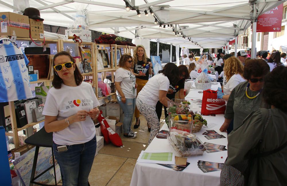 El Festival solidario Soles de Málaga contó con la presencia en la calle Alcazabilla de algunos personajes de Star Wars y de superhéroes de Marvel.